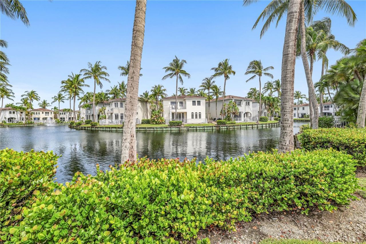 3015 NE 208th St, Aventura, FL 33180 Photo