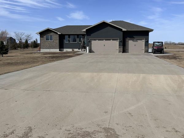 25805 W Enemy Creek LP Ln, Mitchell, SD 57301