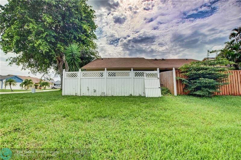7958 Piper Lane, Lake Worth, FL 33463 Photo