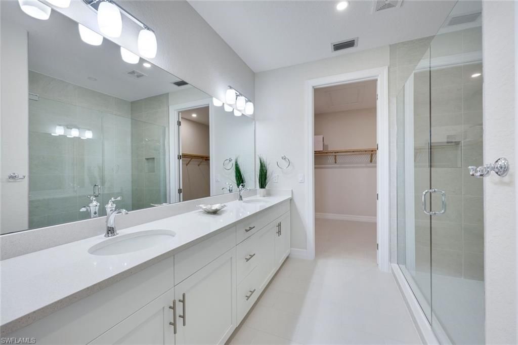 273 Indies Dr E, Unit 202, Naples, FL 34114 Photo
