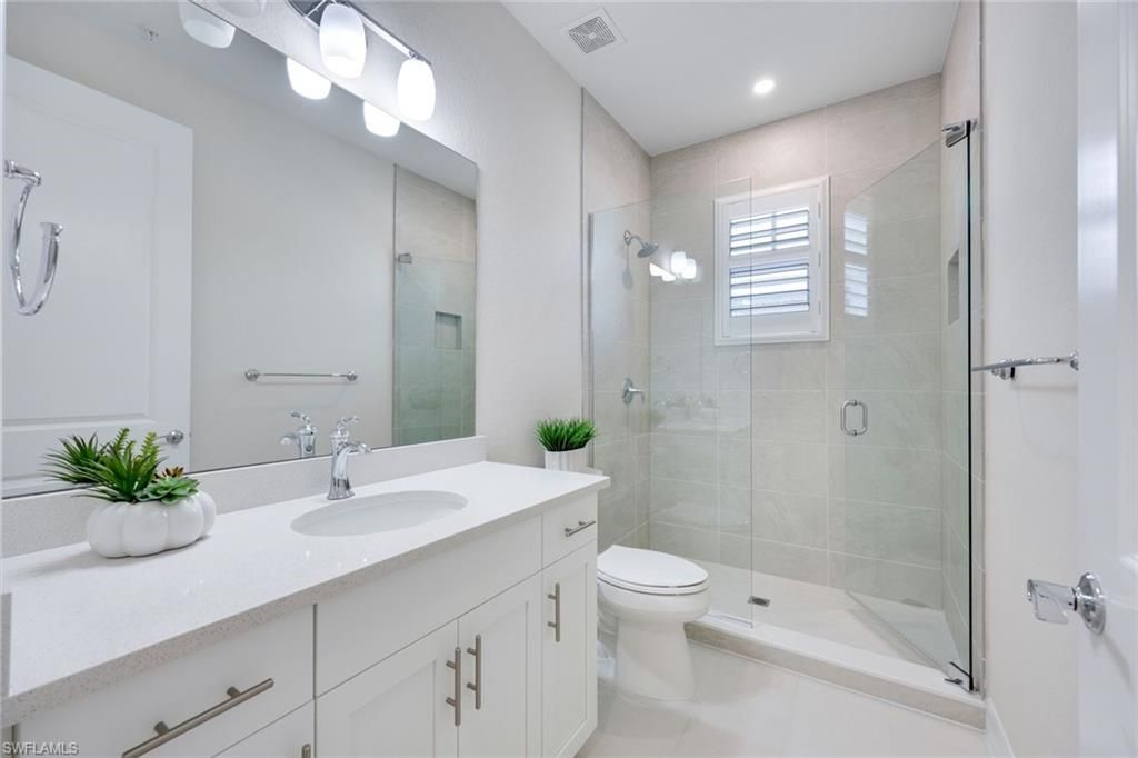 273 Indies Dr E, Unit 202, Naples, FL 34114 Photo