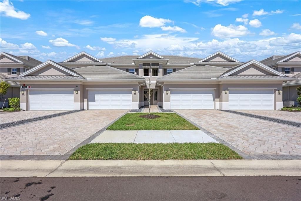 273 Indies Dr E, Unit 202, Naples, FL 34114 Photo