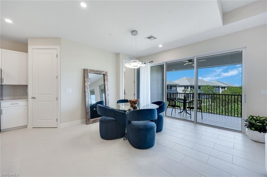 273 Indies Dr E, Unit 202, Naples, FL 34114 Photo