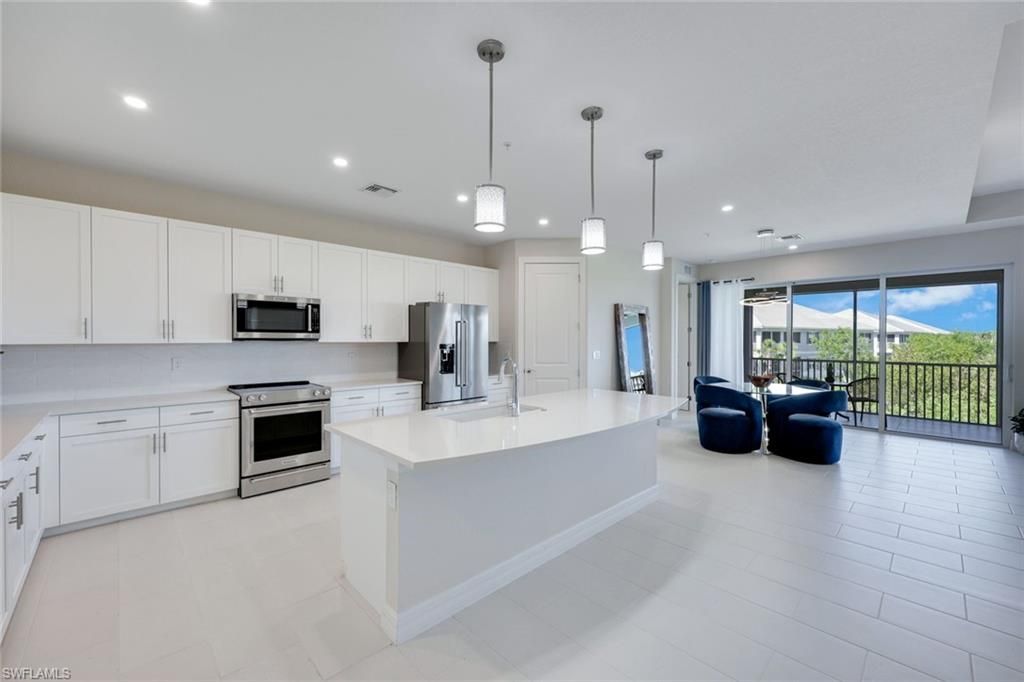 273 Indies Dr E, Unit 202, Naples, FL 34114 Photo