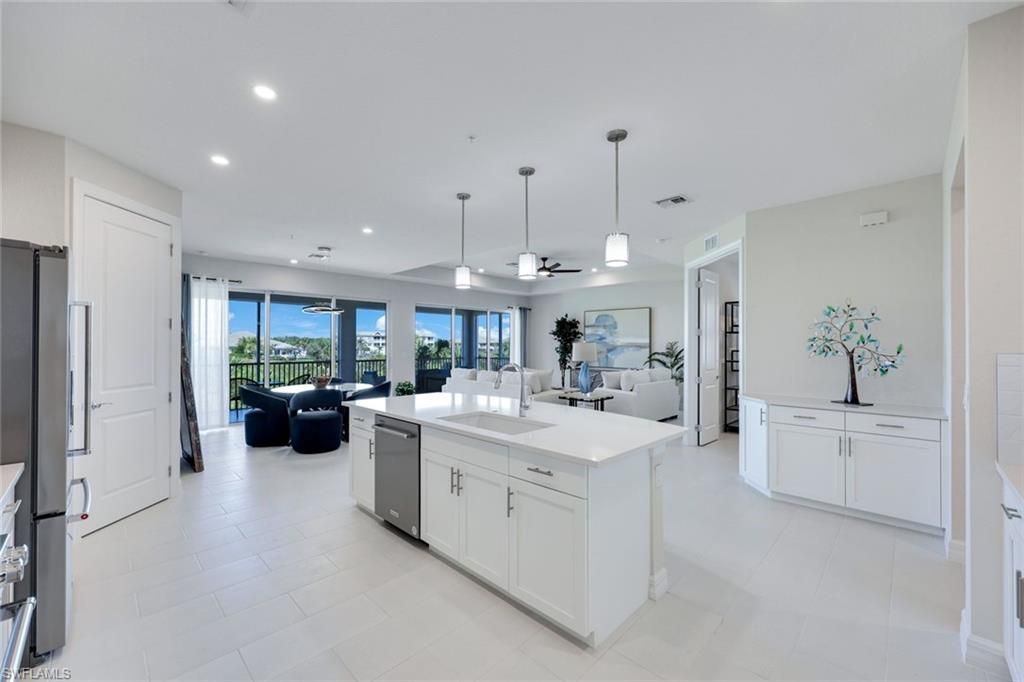 273 Indies Dr E, Unit 202, Naples, FL 34114 Photo