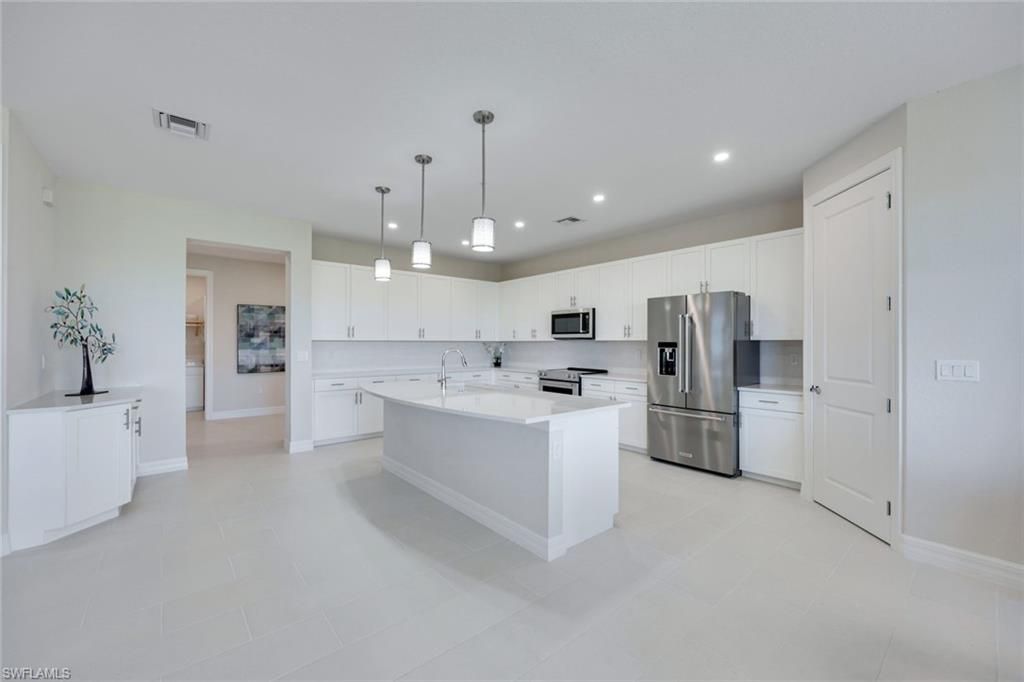 273 Indies Dr E, Unit 202, Naples, FL 34114 Photo