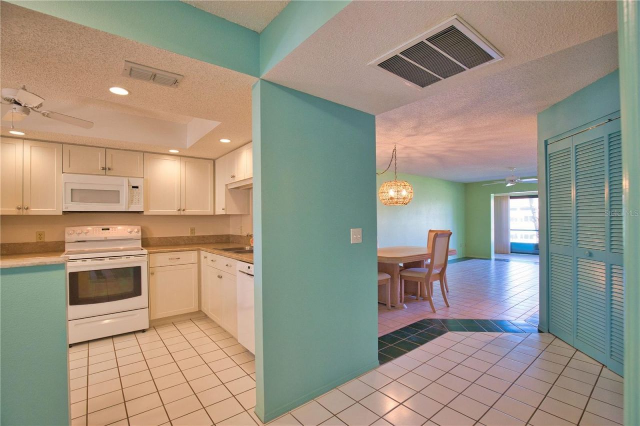 405 Pine Hollow Circle, Unit 405, Englewood, FL 34223 Photo