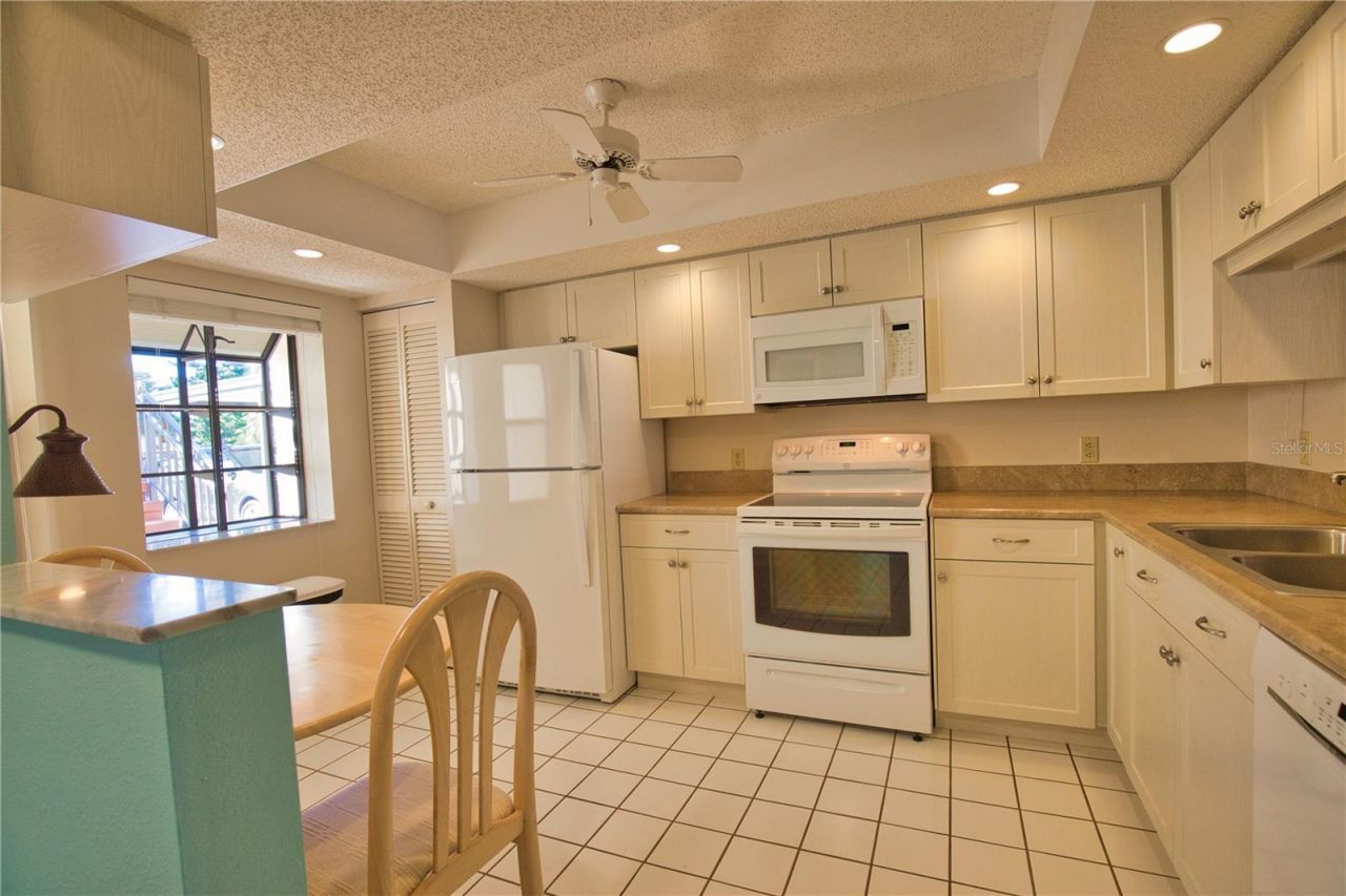 405 Pine Hollow Circle, Unit 405, Englewood, FL 34223 Photo