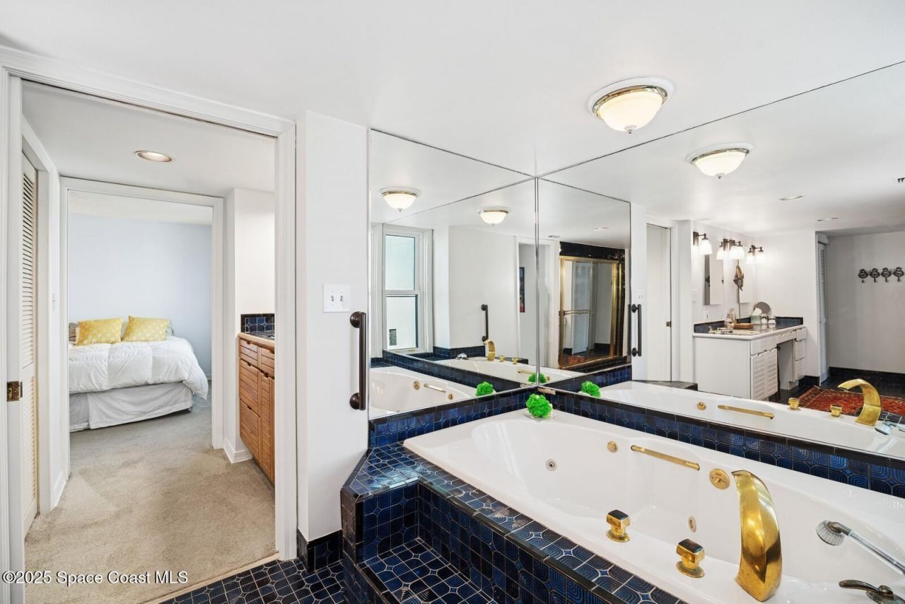989 N Highway A1a, Unit 5, Indialantic, FL 32903 Photo