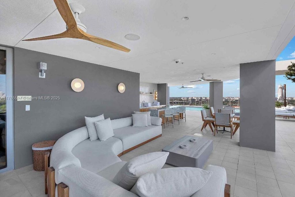 2678 Tigertail, Unit 1009, Miami, FL 33133 Photo