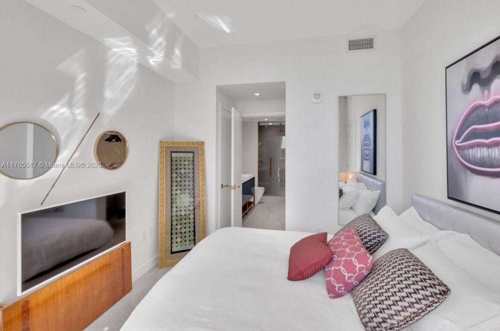 2678 Tigertail, Unit 1009, Miami, FL 33133 Photo