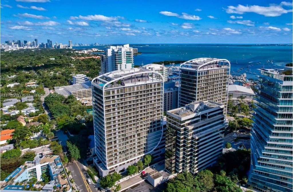 2678 Tigertail, Unit 1009, Miami, FL 33133 Photo