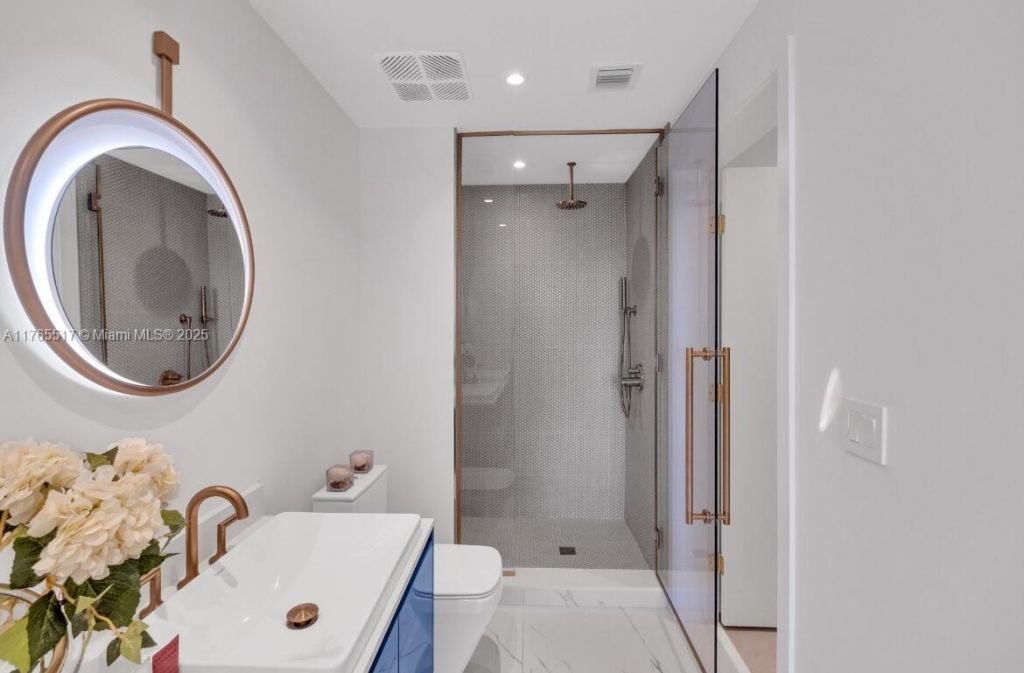 2678 Tigertail, Unit 1009, Miami, FL 33133 Photo