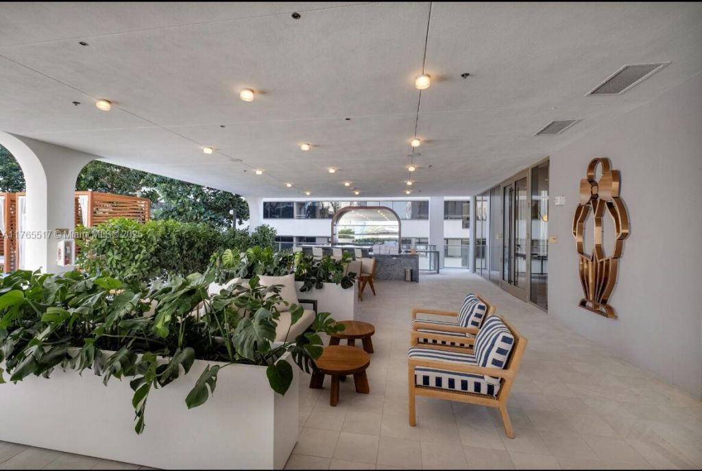 2678 Tigertail, Unit 1009, Miami, FL 33133 Photo