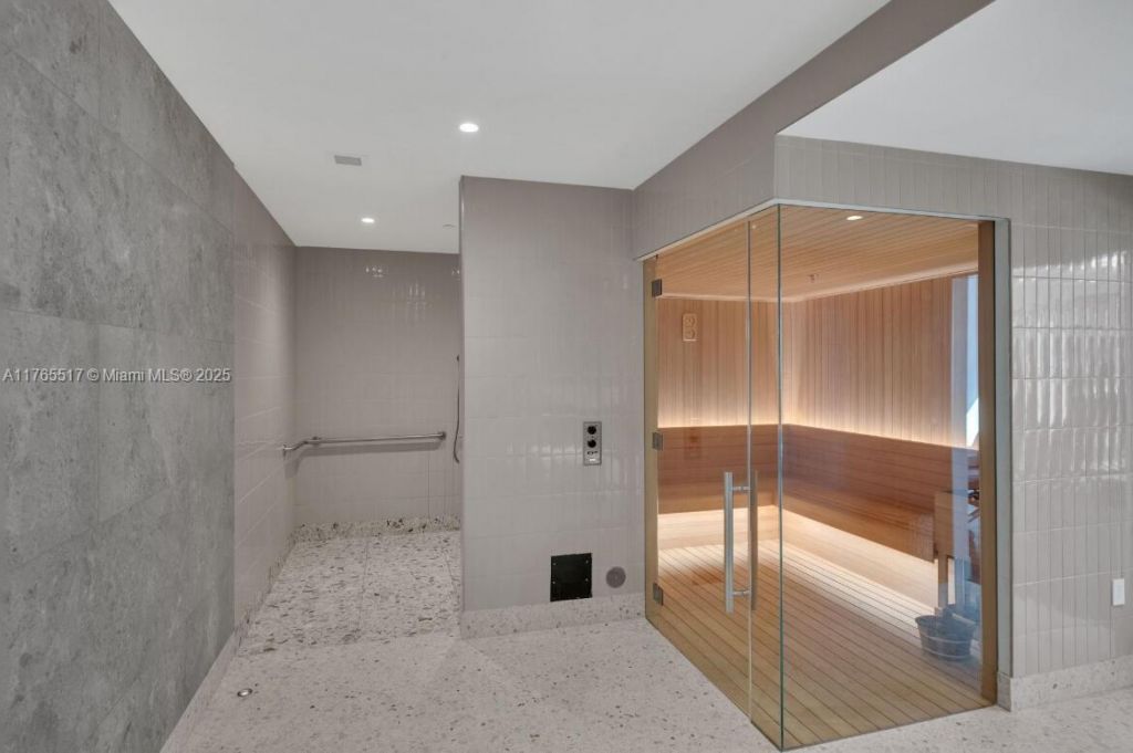 2678 Tigertail, Unit 1009, Miami, FL 33133 Photo