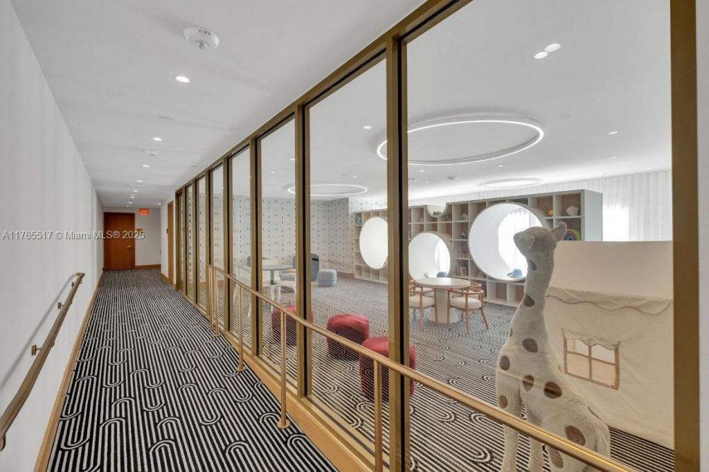 2678 Tigertail, Unit 1009, Miami, FL 33133 Photo