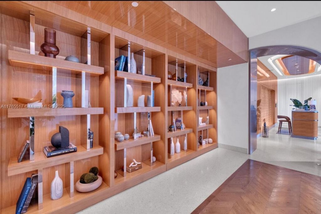 2678 Tigertail, Unit 1009, Miami, FL 33133 Photo