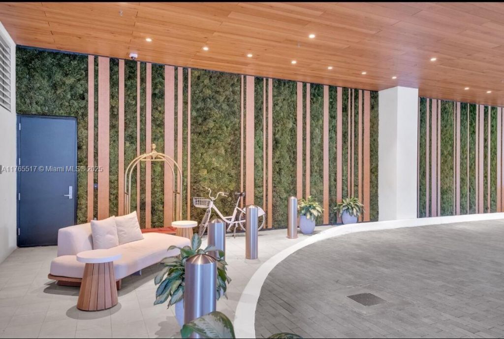 2678 Tigertail, Unit 1009, Miami, FL 33133 Photo