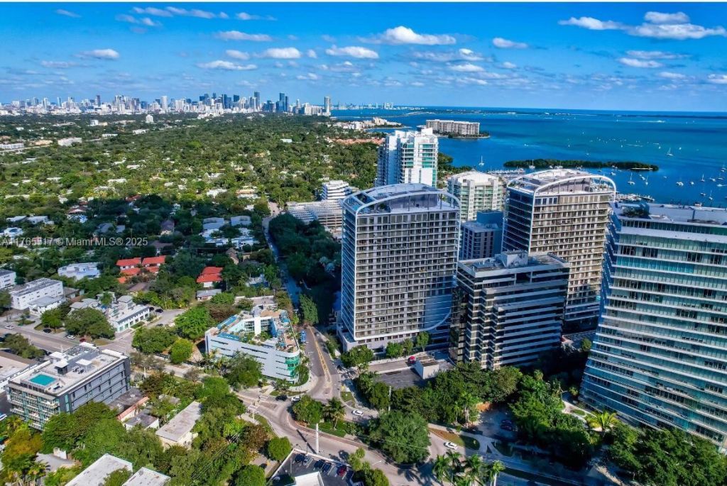 2678 Tigertail, Unit 1009, Miami, FL 33133 Photo