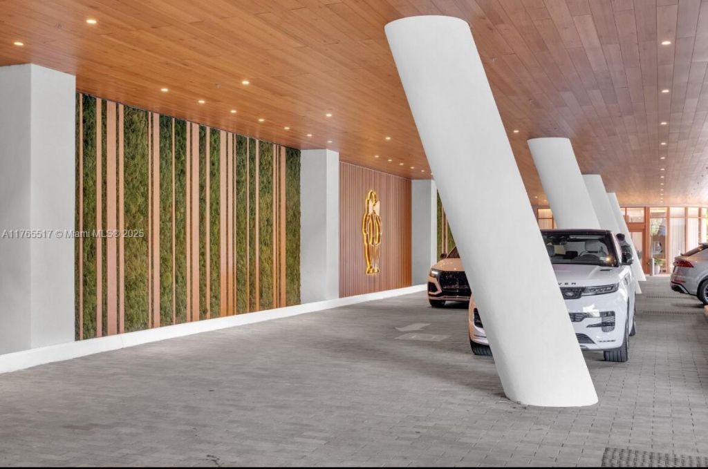 2678 Tigertail, Unit 1009, Miami, FL 33133 Photo