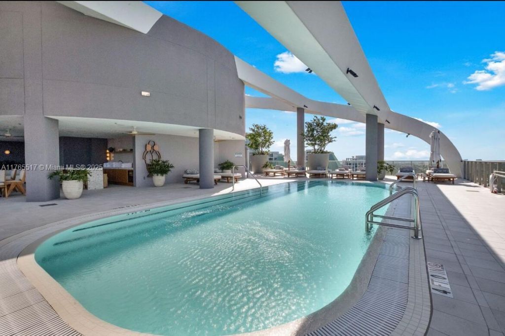 2678 Tigertail, Unit 1009, Miami, FL 33133 Photo