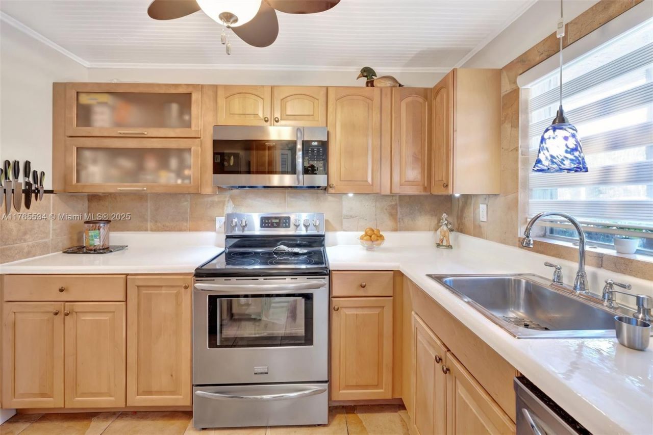 9821 Sunrise Lakes Blvd, Unit 107, Sunrise, FL 33322 Photo