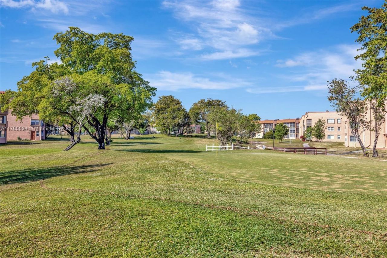 9821 Sunrise Lakes Blvd, Unit 107, Sunrise, FL 33322 Photo