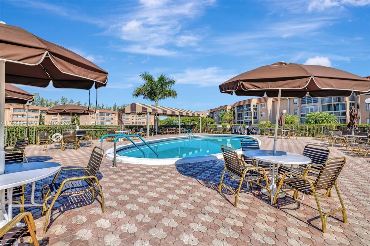 9821 Sunrise Lakes Blvd, Unit 107, Sunrise, FL 33322 Photo