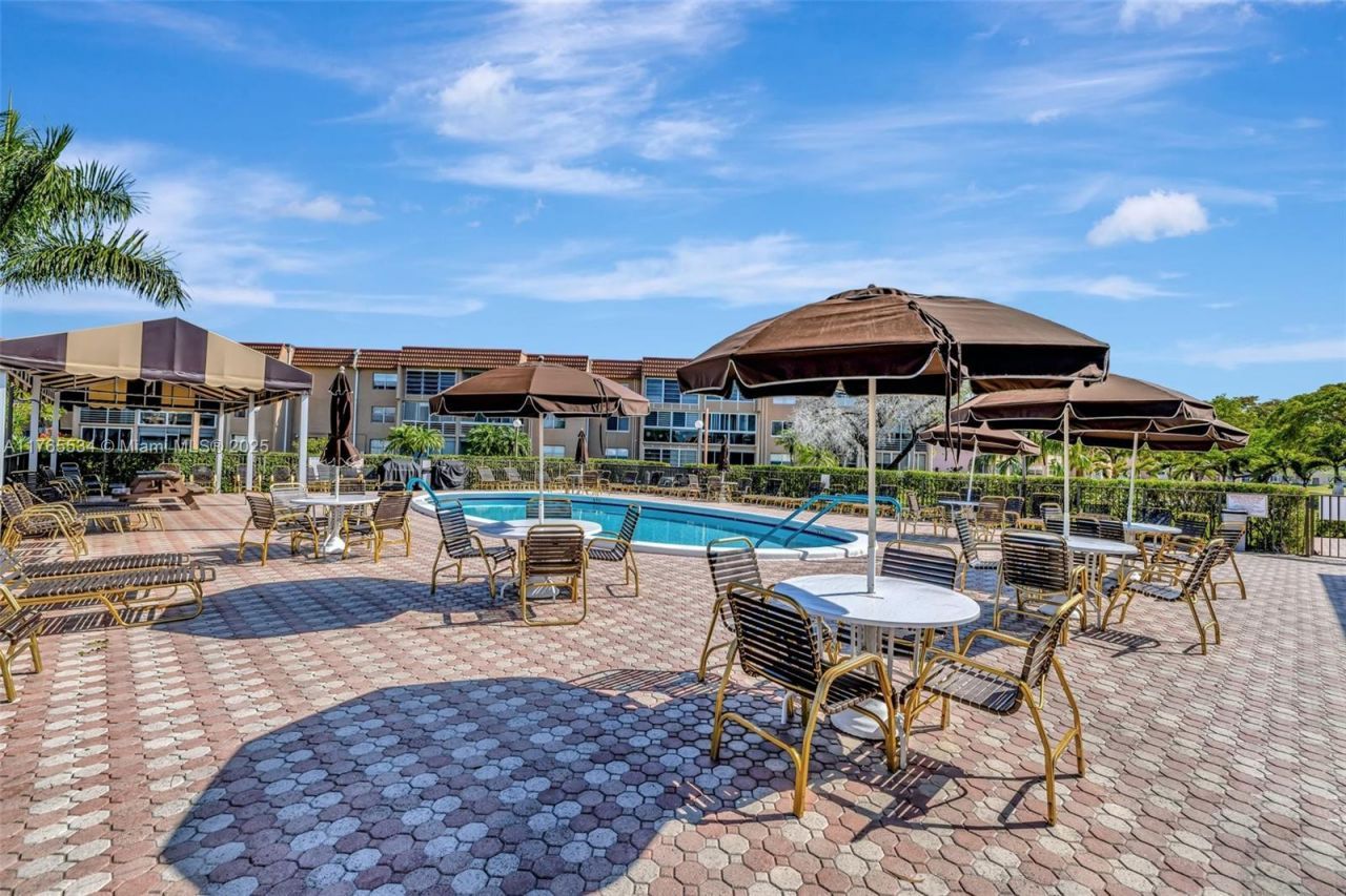 9821 Sunrise Lakes Blvd, Unit 107, Sunrise, FL 33322 Photo