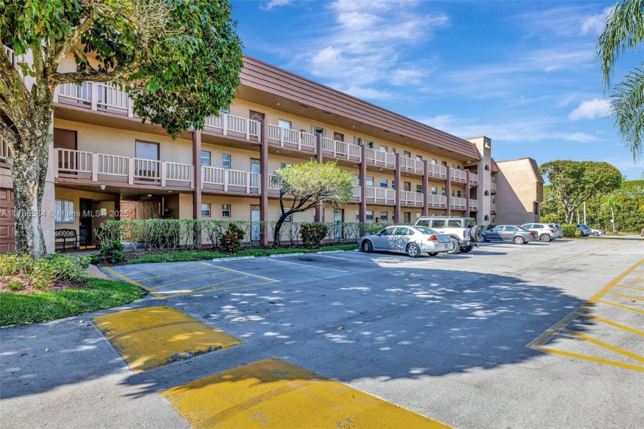 9821 Sunrise Lakes Blvd, Unit 107, Sunrise, FL 33322 Photo