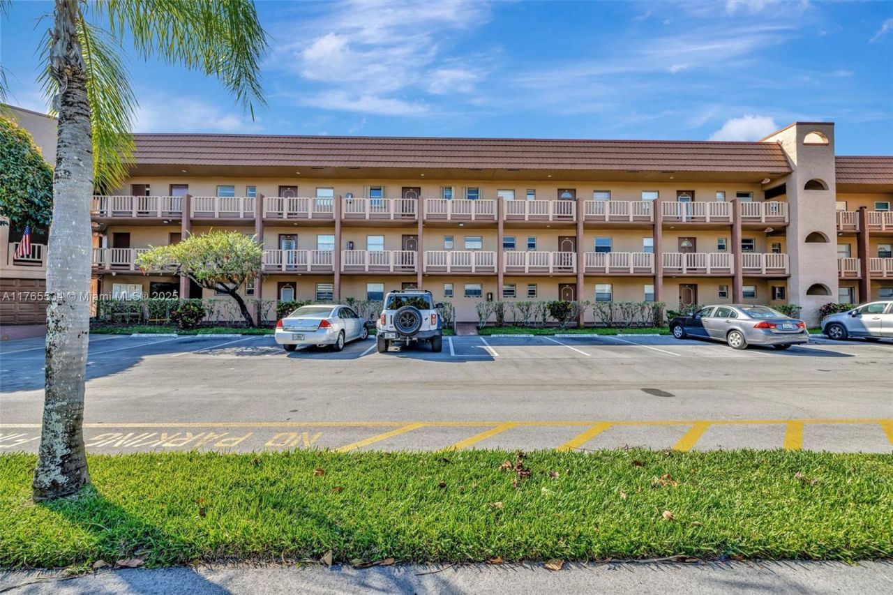 9821 Sunrise Lakes Blvd, Unit 107, Sunrise, FL 33322 Photo