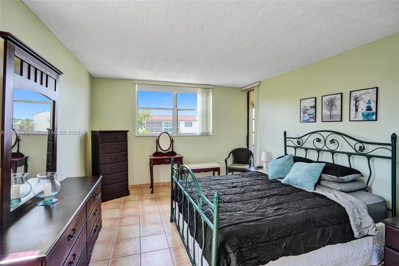 2811 Somerset Dr, Unit 405, Lauderdale Lakes, FL 33311 Photo