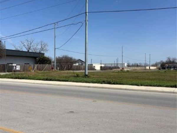 1900 N Austin Street, Seguin, TX 78155