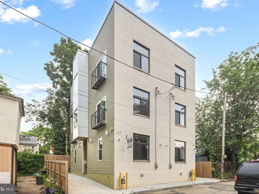 135 E Springer Street, Philadelphia, PA 19119 Main Photo