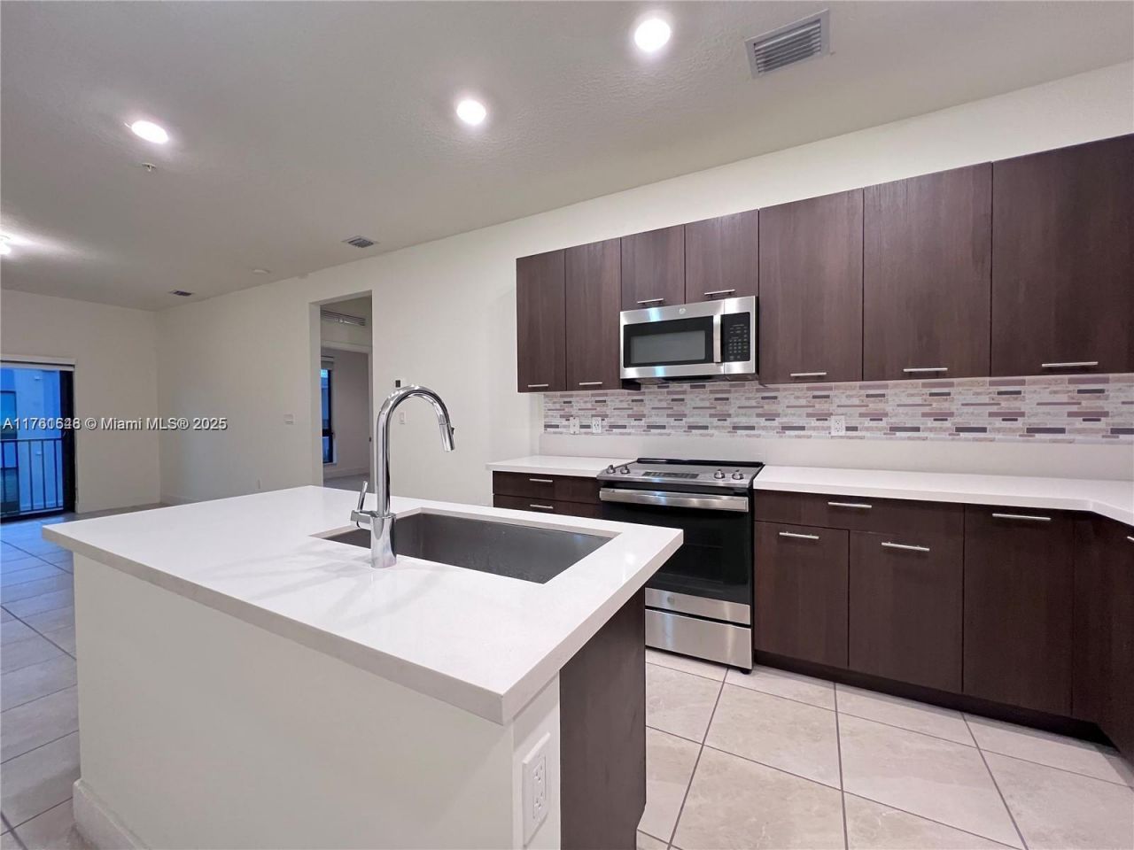 8265 NW 41st St, Unit C-405, Doral, FL 33166 Photo
