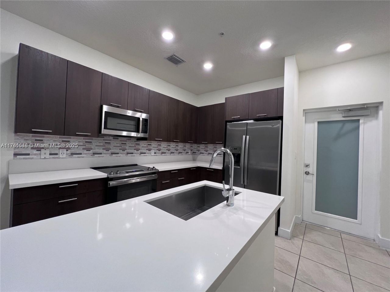 8265 NW 41st St, Unit C-405, Doral, FL 33166 Photo