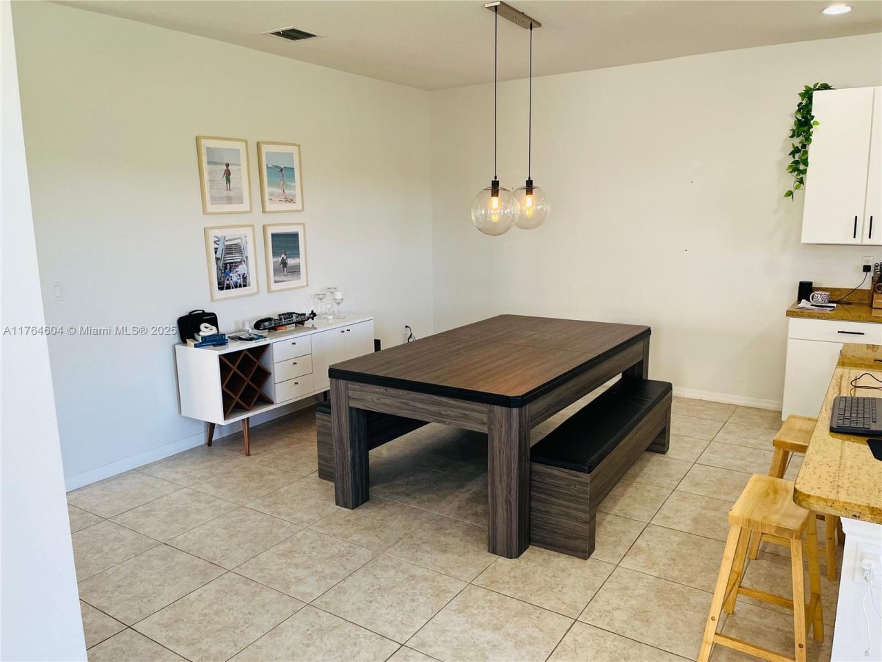 616 NE 193rd St, Miami, FL 33179 Photo