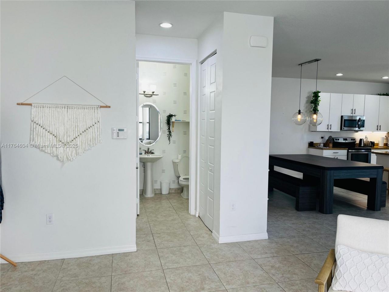 616 NE 193rd St, Miami, FL 33179 Photo