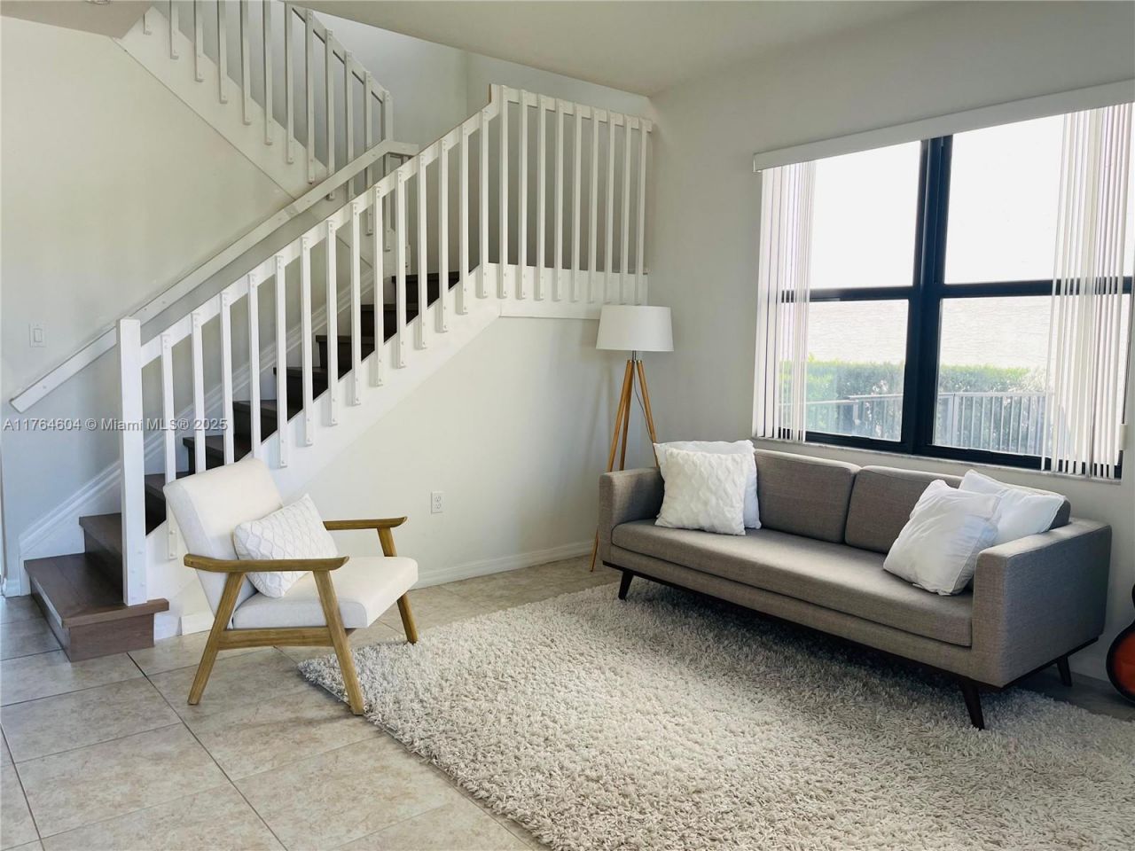 616 NE 193rd St, Miami, FL 33179 Photo