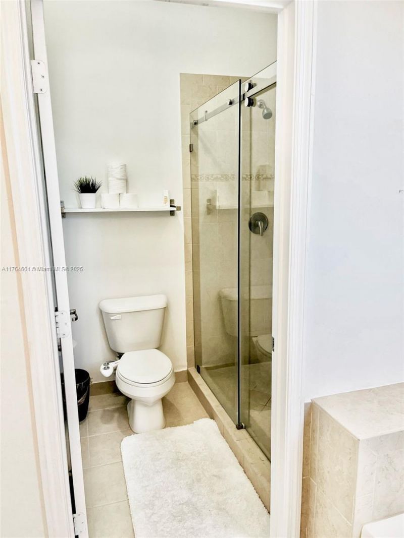 616 NE 193rd St, Miami, FL 33179 Photo