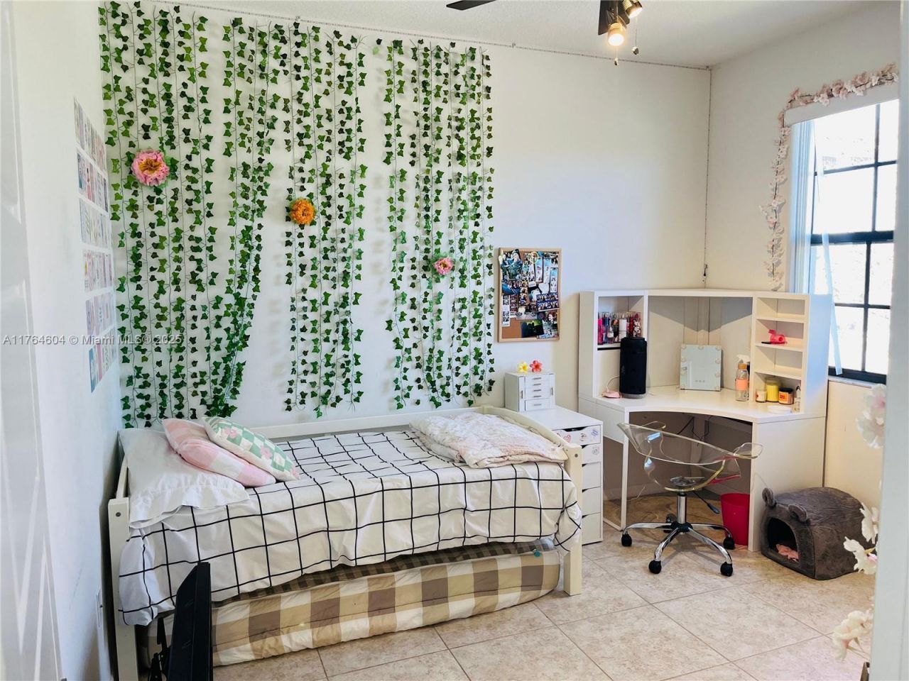 616 NE 193rd St, Miami, FL 33179 Photo