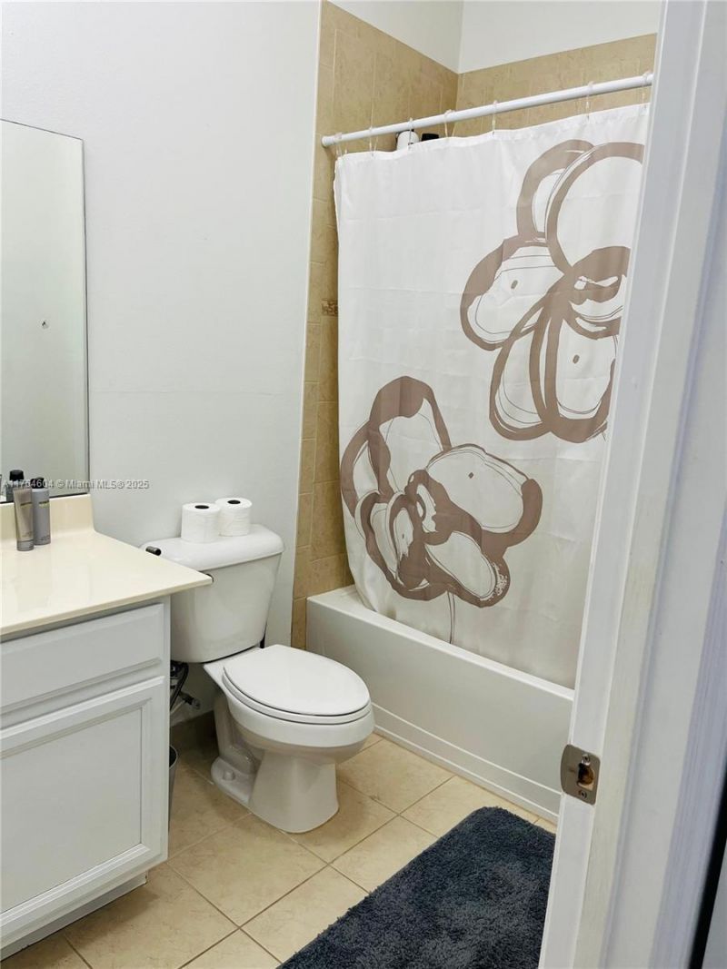 616 NE 193rd St, Miami, FL 33179 Photo