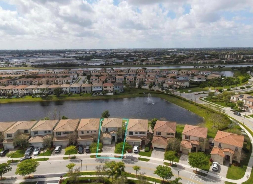 616 NE 193rd St, Miami, FL 33179 Photo