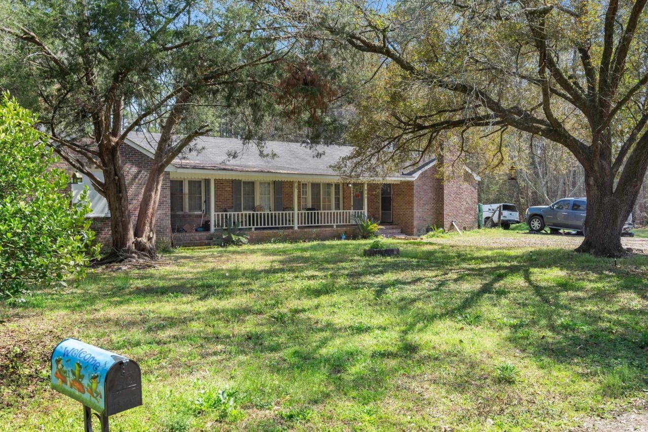 77 Towhee St. Photo 8