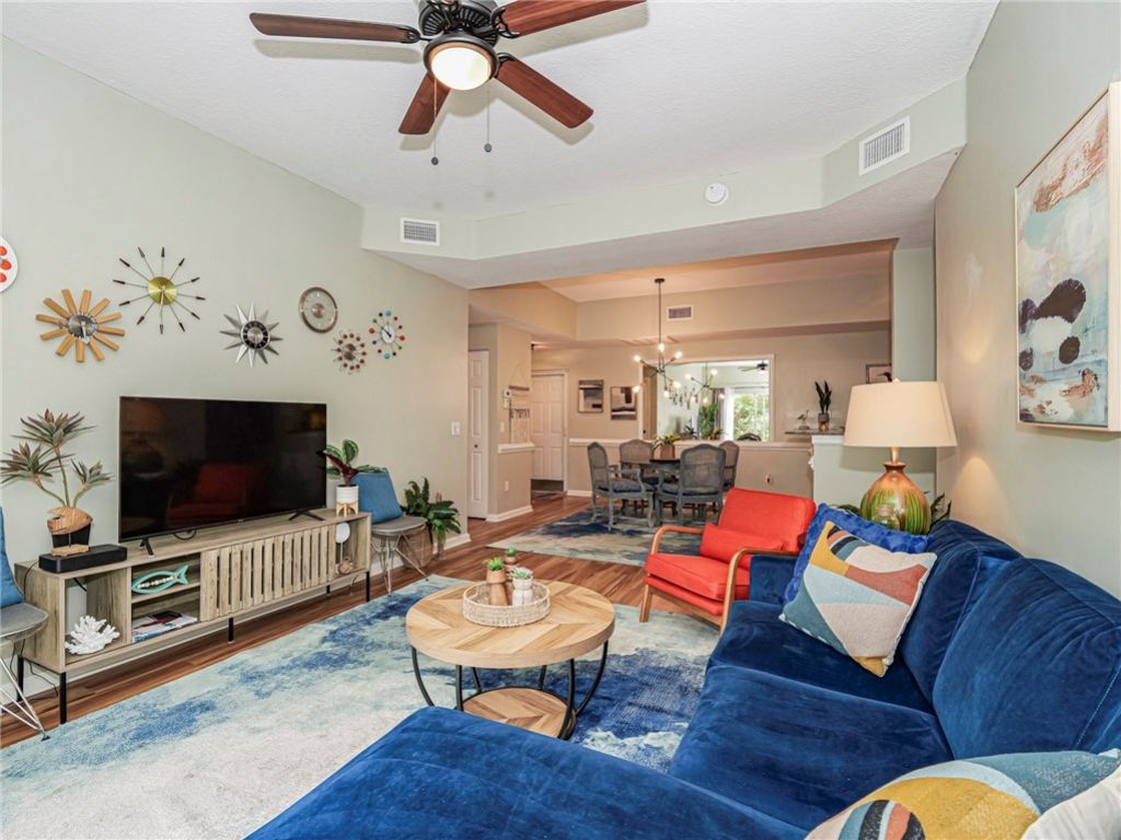 536 7th Square, Unit 103, Vero Beach, FL 32962 Photo