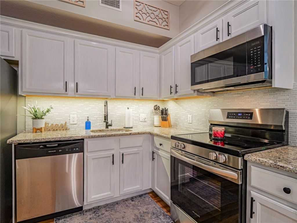 536 7th Square, Unit 103, Vero Beach, FL 32962 Photo