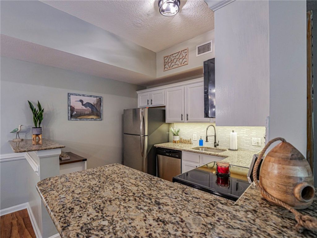 536 7th Square, Unit 103, Vero Beach, FL 32962 Photo