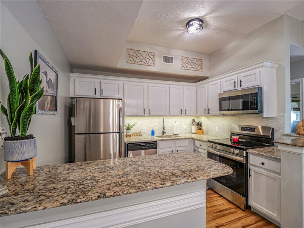 536 7th Square, Unit 103, Vero Beach, FL 32962 Photo