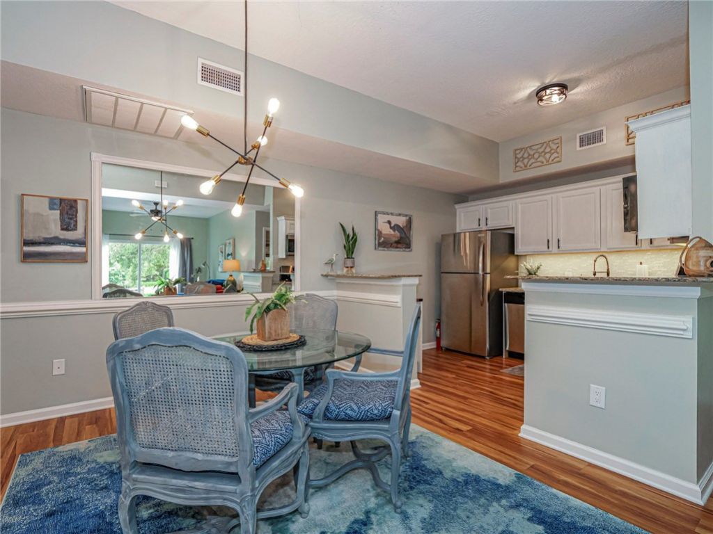 536 7th Square, Unit 103, Vero Beach, FL 32962 Photo