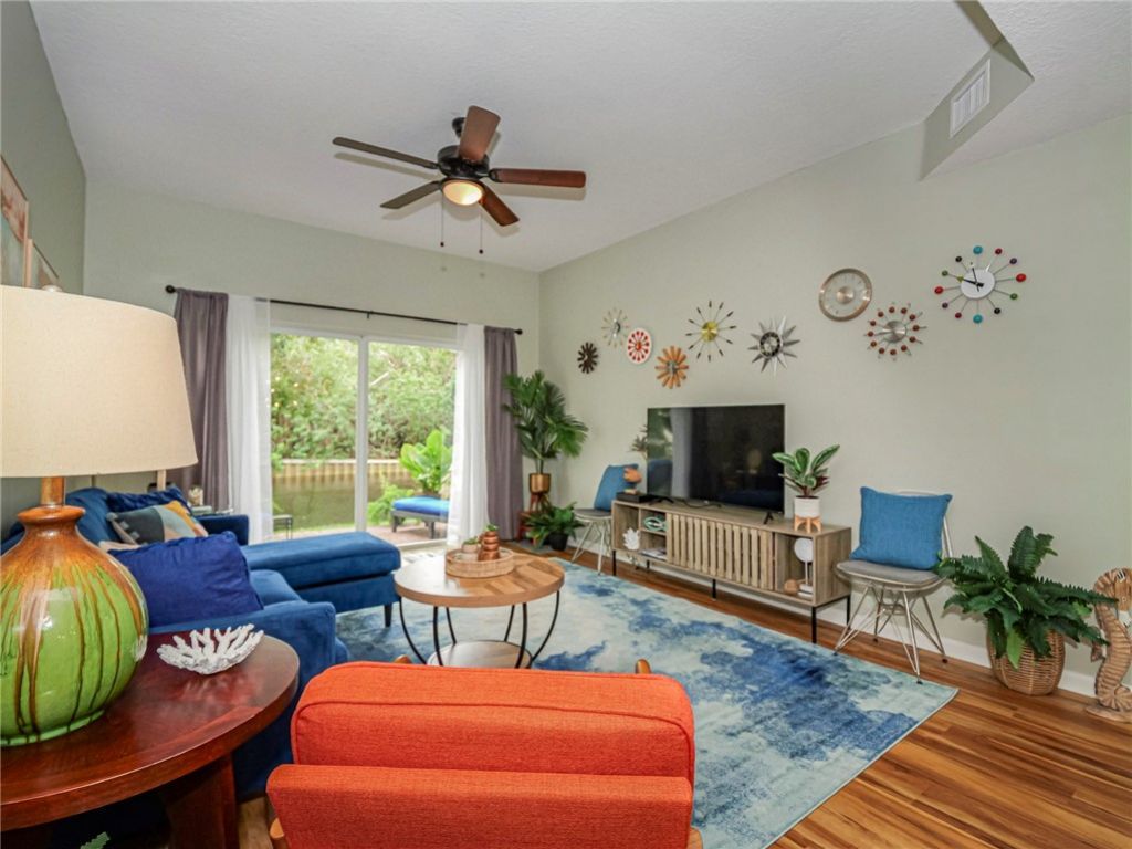 536 7th Square, Unit 103, Vero Beach, FL 32962 Photo